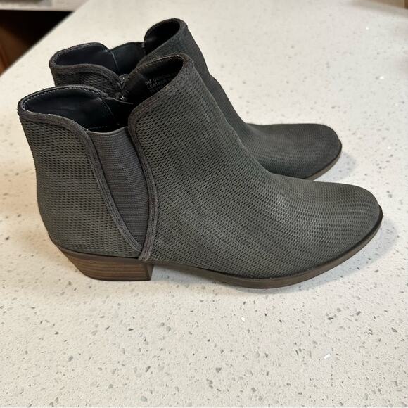 Kensie Gerona Textured Gray Ankle Booties Low Block Heel Size 9M - Picture 4 of 10